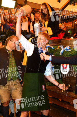 Wiesn Anstich im Schottenhamel Festzelt auf dem Oktoberfest 2026 in München