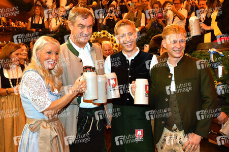 Wiesn Anstich im Schottenhamel Festzelt auf dem Oktoberfest 2026 in München