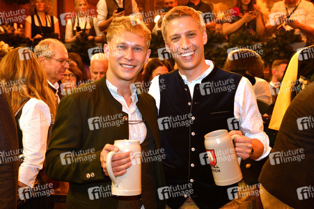 Wiesn Anstich im Schottenhamel Festzelt auf dem Oktoberfest 2026 in München