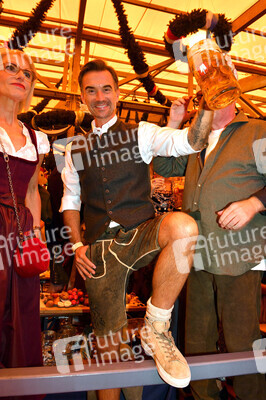 Wiesn Anstich im Schottenhamel Festzelt auf dem Oktoberfest 2026 in München