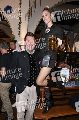 Wiesn Anstich 2026 im Hofbräu Berlin