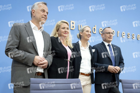 Bundespressekonferenz 'AfD - Auswirkungen der Landtagswahlen in Berlin und Mecklenburg-Vorpommern auf die Bundespolitik' in Berlin