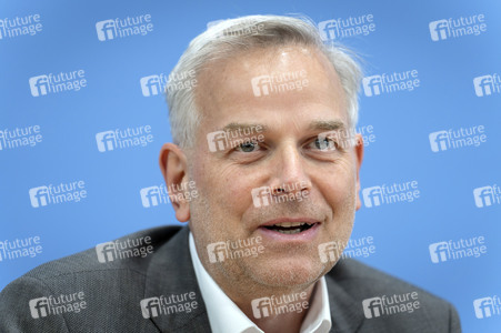 Bundespressekonferenz 'AfD - Auswirkungen der Landtagswahlen in Berlin und Mecklenburg-Vorpommern auf die Bundespolitik' in Berlin