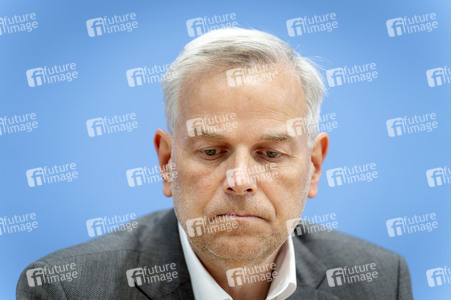 Bundespressekonferenz 'AfD - Auswirkungen der Landtagswahlen in Berlin und Mecklenburg-Vorpommern auf die Bundespolitik' in Berlin
