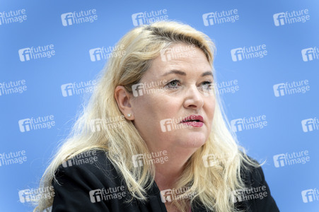 Bundespressekonferenz 'AfD - Auswirkungen der Landtagswahlen in Berlin und Mecklenburg-Vorpommern auf die Bundespolitik' in Berlin