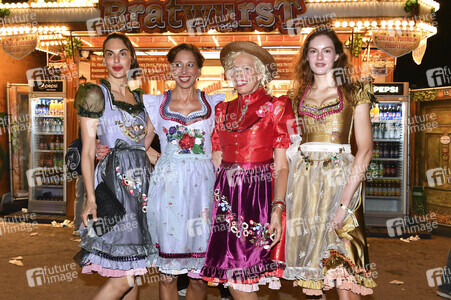 Almauftrieb beim Oktoberfest 2026 in München