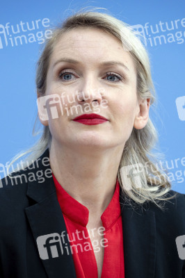 Bundespressekonferenz 'Die Linke - Auswirkungen der Landtagswahlen in Berlin und Mecklenburg-Vorpommern auf die Bundespolitik' in Berlin