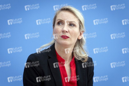 Bundespressekonferenz 'Die Linke - Auswirkungen der Landtagswahlen in Berlin und Mecklenburg-Vorpommern auf die Bundespolitik' in Berlin