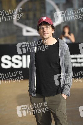 Ankunft von Jesse Eisenberg auf dem San Sebastian International Film Festival 2026