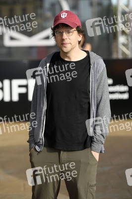 Ankunft von Jesse Eisenberg auf dem San Sebastian International Film Festival 2026