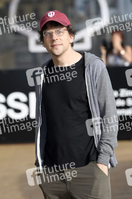 Ankunft von Jesse Eisenberg auf dem San Sebastian International Film Festival 2026