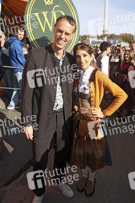 Cathy Hummels Wiesn-Bummel beim Oktoberfest 2026 in München