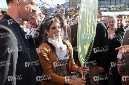 Cathy Hummels Wiesn-Bummel beim Oktoberfest 2026 in München