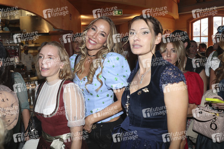 Cathy Hummels Wiesn-Bummel beim Oktoberfest 2026 in München