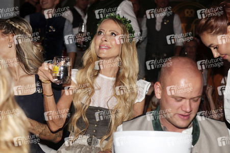 Cathy Hummels Wiesn-Bummel beim Oktoberfest 2026 in München