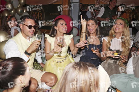 Cathy Hummels Wiesn-Bummel beim Oktoberfest 2026 in München