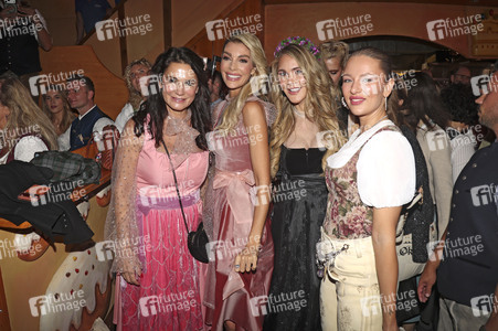 Cathy Hummels Wiesn-Bummel beim Oktoberfest 2026 in München