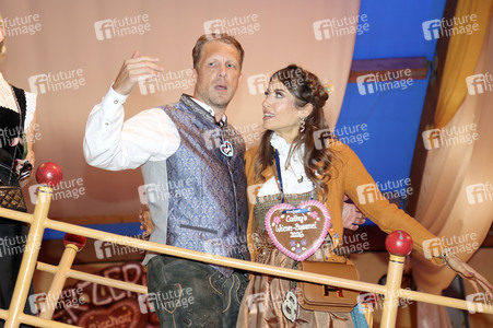 Cathy Hummels Wiesn-Bummel beim Oktoberfest 2026 in München