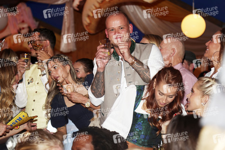 Cathy Hummels Wiesn-Bummel beim Oktoberfest 2026 in München