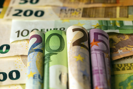 28.10.2025<br>Symbolfoto Bargeld