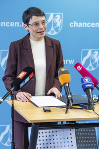 27.01.2026<br>Rücktritt von Ministerin Josefine Paul in Düsseldorf
