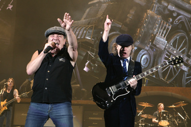 Malcolm Young, Brian Johnson, Angus Young, Phil Rudd