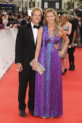 Ben Fogle mit Begleitung