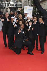 Lenny Henry mit Tanzensemble Diversity