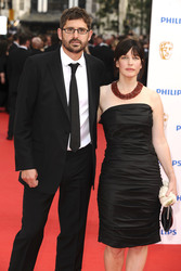 Louis Theroux mit Begleitung