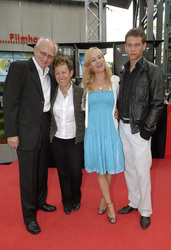 Dorkas Kiefer und Bruder Vinzenz Kiefer mit Eltern