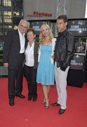 Dorkas Kiefer und Vinzenz Kiefer mit Eltern