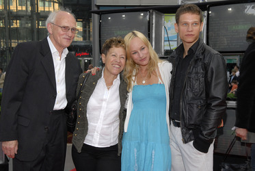 Dorkas Kiefer und Vinzenz Kiefer mit Eltern