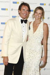 Tim Jeffries mit Begleitung