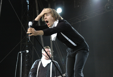 Vigilante Carlstroem, Howlin' Pelle Almqvist