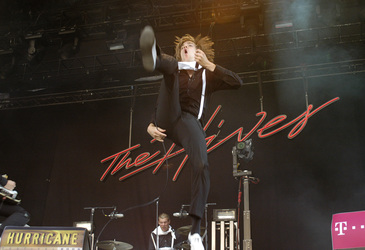 Chris Dangerous, Howlin' Pelle Almqvist