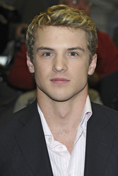 Freddie Stroma