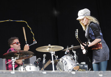 Jules De Martino, Katie White