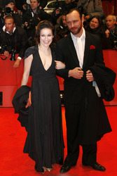 Nicolette Krebitz mit Begleitung