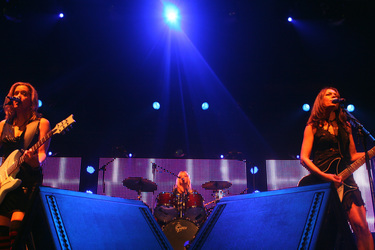 Vicki Peterson, Debbi Peterson, Susanna Hoffs