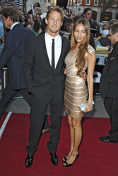 Jenson Button mit Begleitung