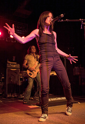 Dolores O’Riordan (The Cranberries)