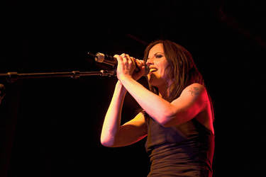 Dolores O’Riordan (The Cranberries)