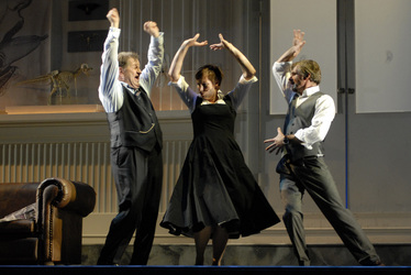 Anton Rattinger (Colonel Pickering), Franziska Forster (Eliza Doolittle), Daniel Morgenroth (Henry Higgins)