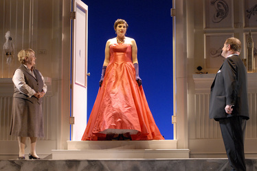 Dagmar Biener (Mrs. Pearce), Franziska Forster (Eliza Doolittle), Anton Rattinger (Colonel Pickering)