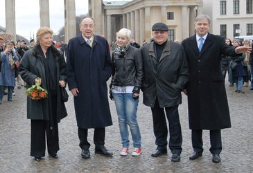 Barbara und Hans-Dietrich Genscher, Michail Gorbatschow mit Enkeltochter Anastasia Virganskaya, Klaus Wowereit