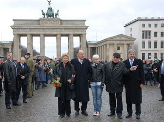 Barbara und Hans-Dietrich Genscher, Michail Gorbatschow mit Enkeltochter Anastasia Virganskaya, Klaus Wowereit