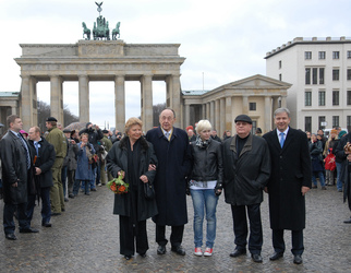 Barbara und Hans-Dietrich Genscher, Michail Gorbatschow mit Enkeltochter Anastasia Virganskaya, Klaus Wowereit