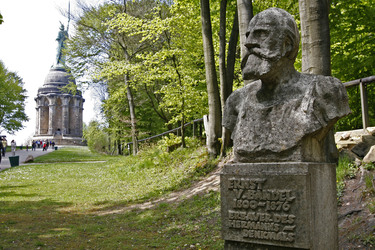 Hermannsdenkmal und Ernst von Bandel Büste
