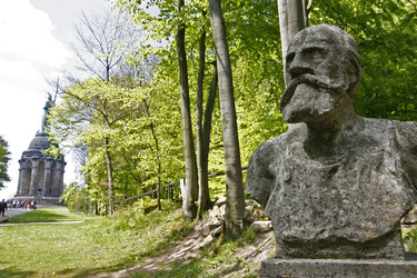 Hermannsdenkmal und Ernst von Bandel Büste