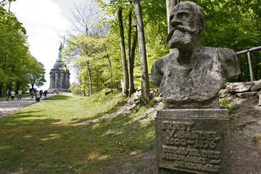 Hermannsdenkmal und Ernst von Bandel Büste